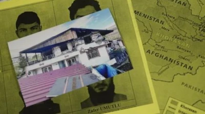 Kolajda Yalova'da çatışma yaşanan ev, şüphelilerin fotoğrafları ve Horasan'la ifade edilen coğrafyayı gösteren bir harita yer alıyor.