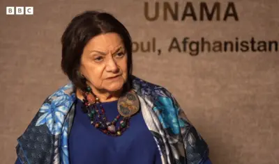 رازماري ډیکالرو له حفیظ الله معروف سره د مرکې پرمهال