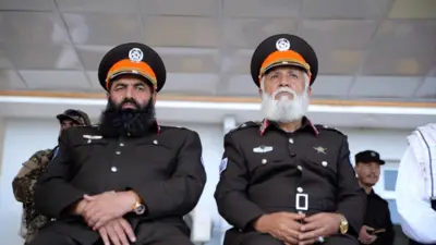 حضرت محمد محمود (سمت چپ) مربی ارشد و ناصرخان سلیمان زی به امور اداری آکادمی رسیدگی می کنند