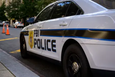 બીબીસી ગુજરાતી અમેરિકા યુ વિઝા ઇમિગ્રેશન નાગરિકત્વ ગ્રીન કાર્ડ ફ્રોડ છેતરપિંડી ગ્રીન કાર્ડ પરમેનન્ટ રેસિડન્સી