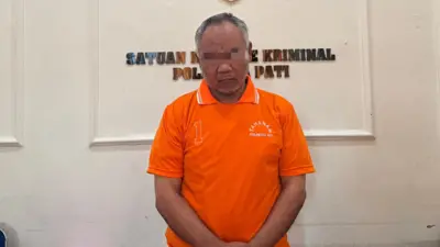 Ashari, pengasuh Pondok Pesantren Ndholo Kusumo, tersangka dugaan kasus kekerasan seksual.