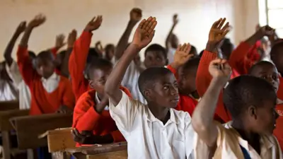 Awọn olukọ to nawọ soke ni kilaasi