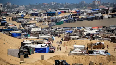 Tendas que abrigam palestinos deslocados em Rafah, no sul da Faixa de Gaza, em foto de 4 de junho de 2024
