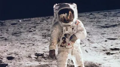 চন্দ্রপৃষ্টে মানুষ