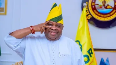 Gomina Adeleke lo fi owo soju, to si n rerin, pelu ileke lowo re