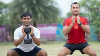ਦੋ ਆਦਮੀ ਕਸਰਤ ਕਰਦੇ ਹੋਏ