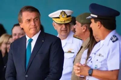 Jair Bolsonaro e militares