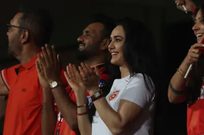 ਬੰਗਲੁਰੂ ਵਿੱਚ ਆਰਸੀਬੀ ਨਾਲ ਹੋਏ ਮੈਚ ਦਾ ਆਨੰਦ ਮਾਣਦੀ ਹੋਈ ਪੰਜਾਬ ਕਿੰਗਜ਼ ਦੀ ਸਹਿ-ਮਾਲਿਕ ਪ੍ਰੀਟੀ ਜ਼ਿੰਟਾ, ਤਸਵੀਰ 18 ਅਪ੍ਰੈਲ 2025 ਦੀ ਹੈ।