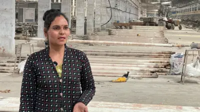 उत्तर प्रदेश की लक्ष्मी पंडित मोरबी में मजदूरी करती हैं