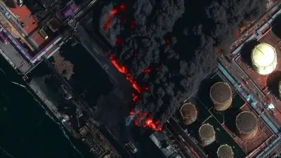 Горящий нефтяной терминал, спутниковый снимок