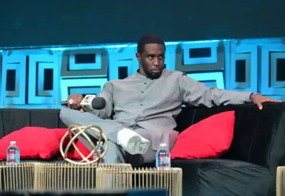 Sean Combs, 2023'te Georgia'daki bir festivalde konuşurken. 