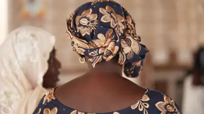 Comme beaucoup de femmes en Gambie, *Aishatou luttait secrètement contre une addiction au ''taba''. Elle pense que cela a causé la perte de son enfant et partage aujourd'hui son histoire pour avertir les autres femmes.