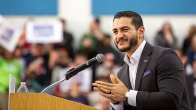 عبدل سید پشت میکروفن