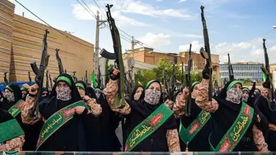 راهپیمایی حامیان حکومت با اسلحه
