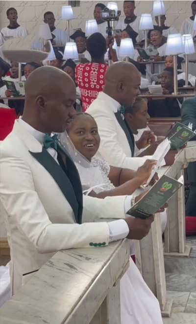 Ibeji Oguntoye ati Adediran ya aworan lọjọ igbeyawo wọn