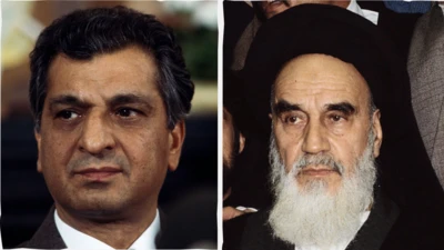 آیت الله خمینی سمت راست با عمامه سیاه و ببرک کارمل سمت چپ با دریشی