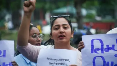 लिपुलेक क्षेत्र नेपालको भएको दाबी गर्दै ककाठमाण्डूमा भएको एक प्रदर्शनमा सहभागी