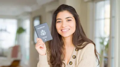 બેકઅપ પાસપોર્ટ શું છે, બેકઅપ પાસપોર્ટ કેવી રીતે મળે, બેકઅપ પાસપોર્ટ કોને મળે, અમેરિકા અને કેનેડાનું નાગરિકત્વ, બેવડું નાગરિકત્વ, બે પાસપોર્ટ, બીબીસી ગુજરાતી ઇન્ટરનેશનલ ન્યૂઝ આંતરરાષ્ટ્રીય સમાચાર