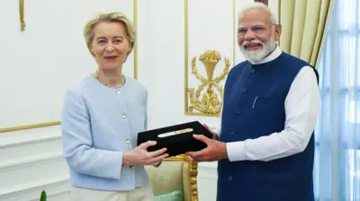 यूरोपीय कमीशन की अध्यक्ष उर्सुला वॉन डेर लेयेन के साथ भारत के प्रधानमंत्री नरेंद्र मोदी 