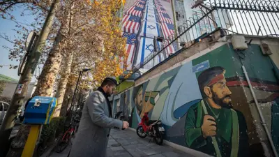 لوحة إعلانية مناهضة للولايات المتحدة وإسرائيل في طهران