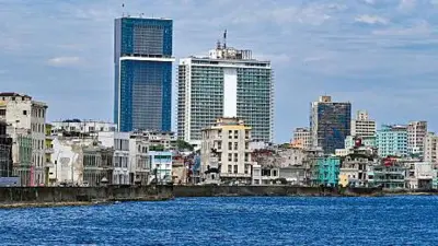 Vista de la costa de La Habana con hoteles del grupo Iberostar y Meliá