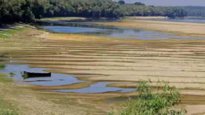 Isušeno rečno korito Dunava u Rumuniji