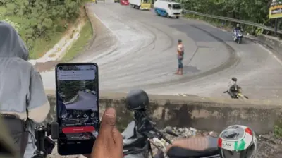 situasi di Sitinjau Lauik, Sumatra Barat.