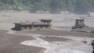 त्रिशूलीमा बुधवार आएको बाढीले क्षतिग्रस्त नुवाकोटको विदुर क्षेत्रका संरचना
