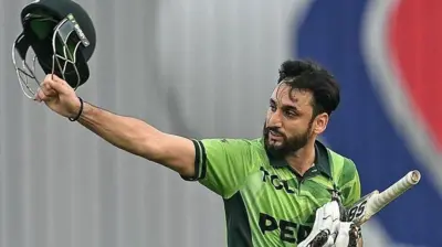 सलमान आग़ा रन आउट दिए जाने के बाद गुस्सा ज़ाहिर करते हुए 