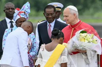 Popu adọọla ndị Afrịka aka na ntị megide ịkpa oke, dịka njem ya na-akụrụ ọnụ