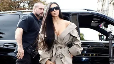 Kim Kardashian y su guardaespaldas Pascal Duvier en París en 2016.