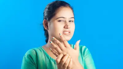  उंगलियां चटकाने का ख़तरे 