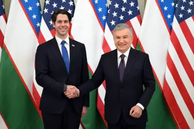 Ўзбекистон Президенти Шавкат Мирзиёев Вашингтонда ишбилармонлик тадбирлари доирасида АҚШ Экспорт-импорт банки раҳбари Жон Ёванович ва Халқаро молиявий тараққиёт корпоратсияси (ДФC) директори Бен Блек билан учрашди.