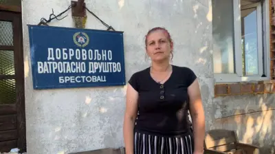 Милена Стајчић испред ватрогасног дома у селу Брестовац