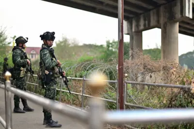 ထိုင်းမြန်မာနယ်စပ်မှာ လုံခြုံရေးယူထားတဲ့ ထိုင်းစစ်တပ် 