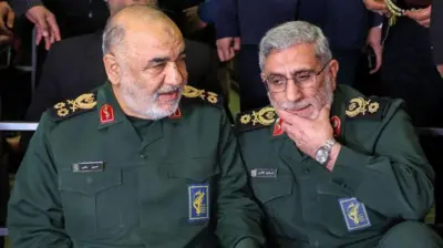 قاآنی در کنار سلامی