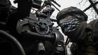 Украинский военный с маской