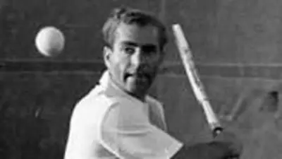 محمد رضا شاه پهلوی در حال تنیس