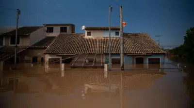 Vista de uma casa inundada em Eldorado do Sul, Rio Grande do Sul, Brasil, em 9 de maio de 2024