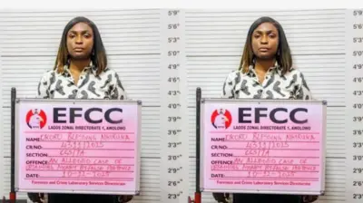 Blessing Okoro tawọn eeyan mọ si Blessing CEO. O gbe patako ẹsun ti EFCC fi kan an dani