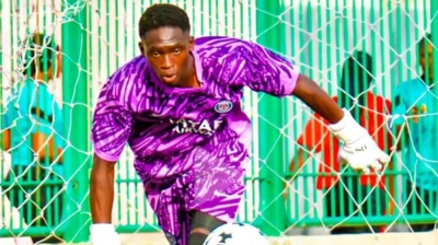 Le jeune gardien de but Cheikh Touré, en prestation dans son club, à Dakar.