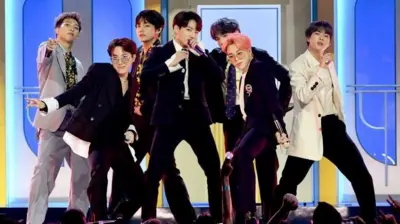 BTS perform onstage during di 2019 Billboard Music Awards at MGM Grand Garden Arena on May 01, 2019 in Las Vegas, Nevada.