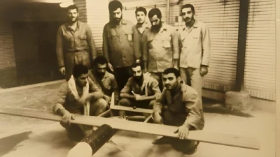 Sebuah bengkel di Universitas Isfahan, tempat para mahasiswa tengah mengerjakan proyek pengembangan drone.