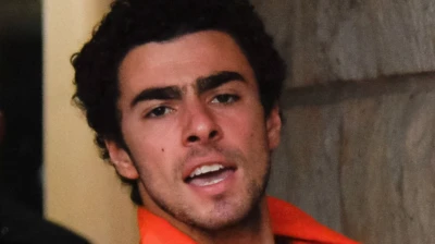 Mangione acudió este martes a los tribunales y profirió varios gritos.