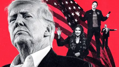 Presidente Trump. Atrás dele está a bandeira americana e figuras políticas proeminentes: Kristi Noem, secretáriavai de bet deposito minimosegurança interna. Elon Musk, eficiência do governo. Também, Marco Rubio, secretáriovai de bet deposito minimoEstado.
 