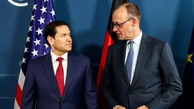 O chanceler da Alemanha, Friedrich Merz (à direita), e o secretário de Estado dos Estados Unidos, Marco Rubio, participam de reunião bilateral à margem da Conferência de Segurança de Munique