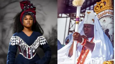 Aworan King Mitchy lapa osi, ti Ọọni Ile Ifẹ wa lapa ọtun 