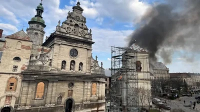 "Шахеддердин" бири Львовдун борборундагы XVI кылымдагы бернардиндиктер монастырына тийген.