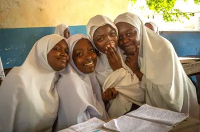 Daliban makaranta a Zanzibar