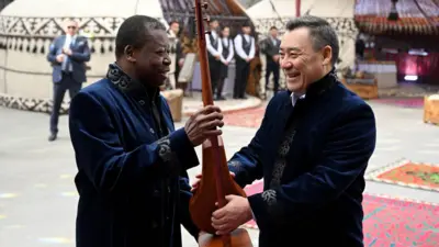 Садыр Жапаров менен Фор Эссозимна Гнассингбе